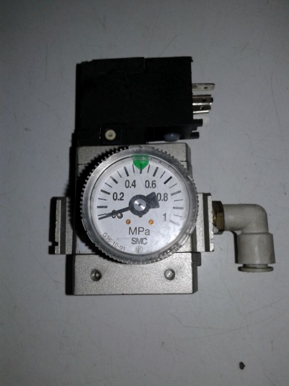 Pneumatický ventil s manometrem SMC