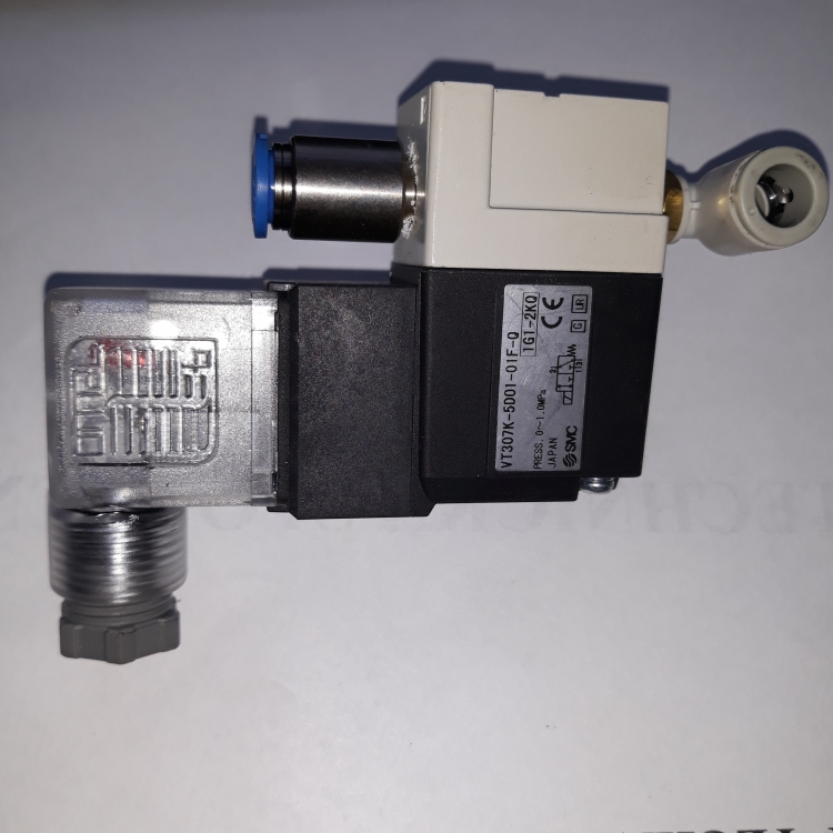 Pneumatický ventil SMC typ VT307K-5D01-01F-Q