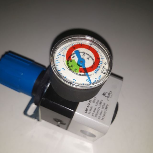 Redukční ventil FESTO typ LRP-1/4-10 s manometrem