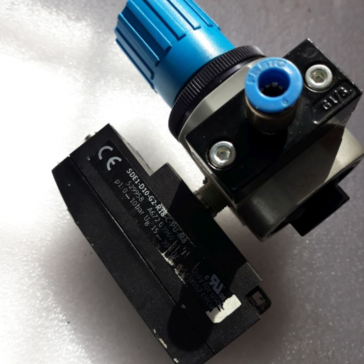 Regulační ventil FESTO LR-D-MINI s tlakovým digitálním spínačem FESTO