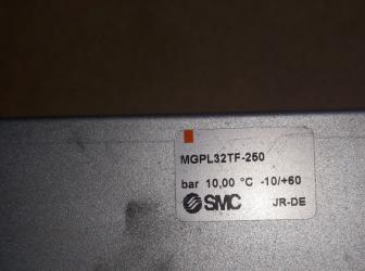 Pneumatický válec SMC typ MGPL32TF-250 s vedením