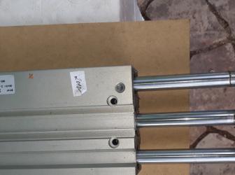 Pneumatický válec SMC typ MGPL32TF-250 s vedením