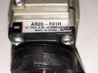 Regulační ventil SMC s manometrem typ AR20-F01H