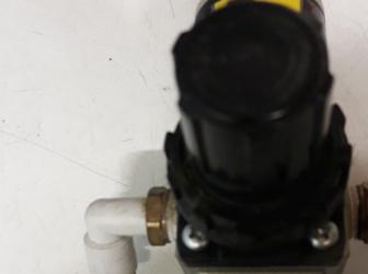 Regulační ventil SMC s manometrem typ AR20K-F02H