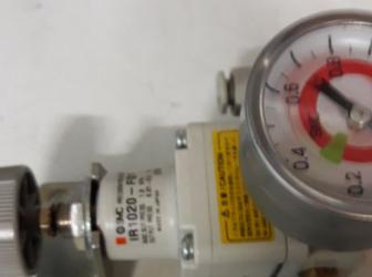 Regulační ventil SMC s manometrem typ IR1020-F01