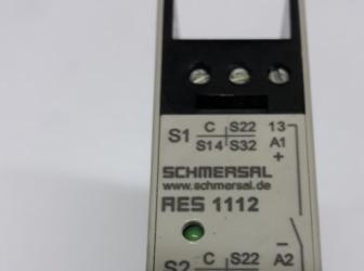 bezpečnostní relé SCHMERSAL typ AES 1112