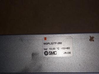 Pneumatický válec SMC typ MGPL32TF-250 s vedením